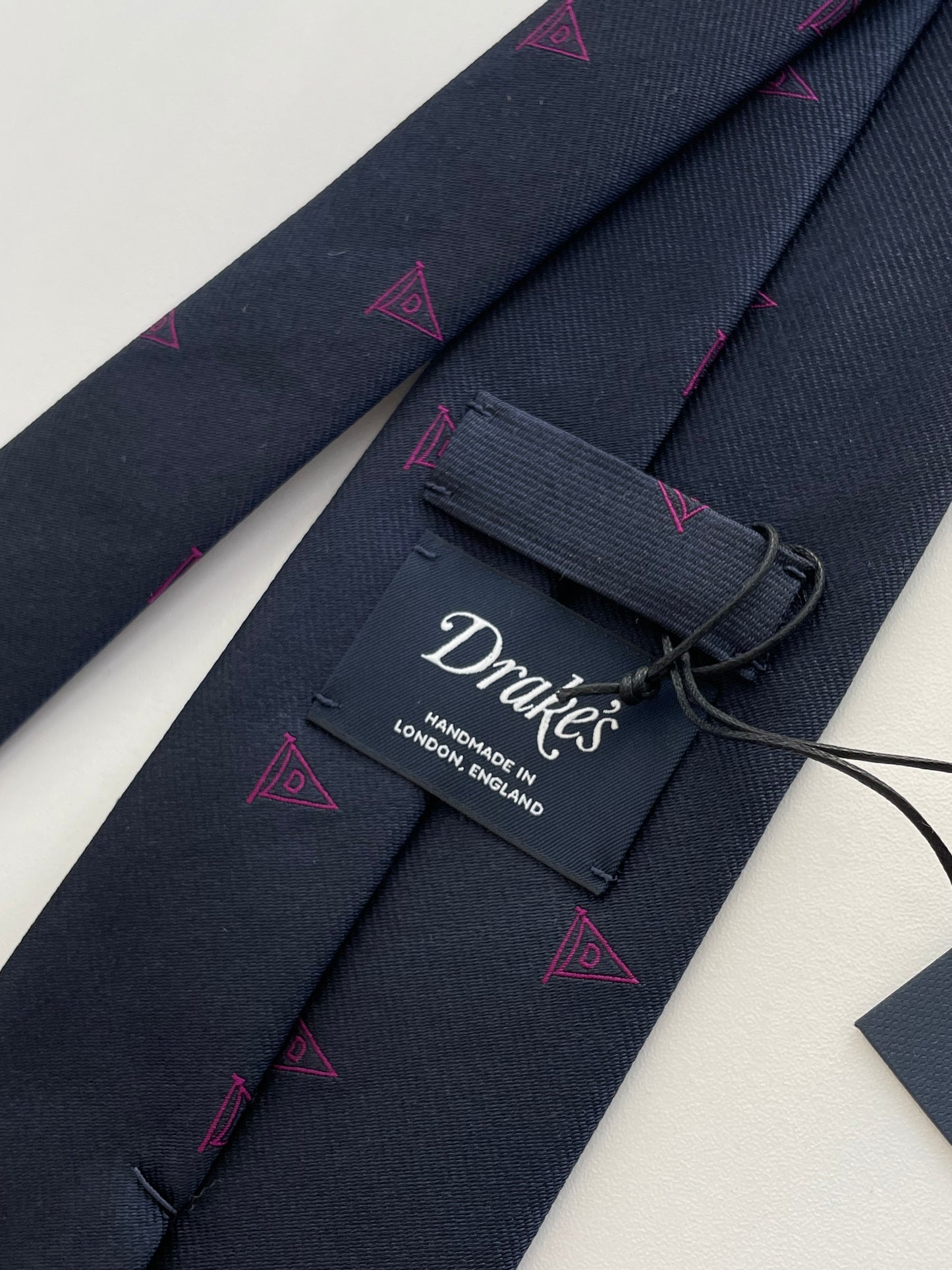 Drakes Logo Motif Navy And Pink Rolled-edge Handmade Silk Tie With Tag