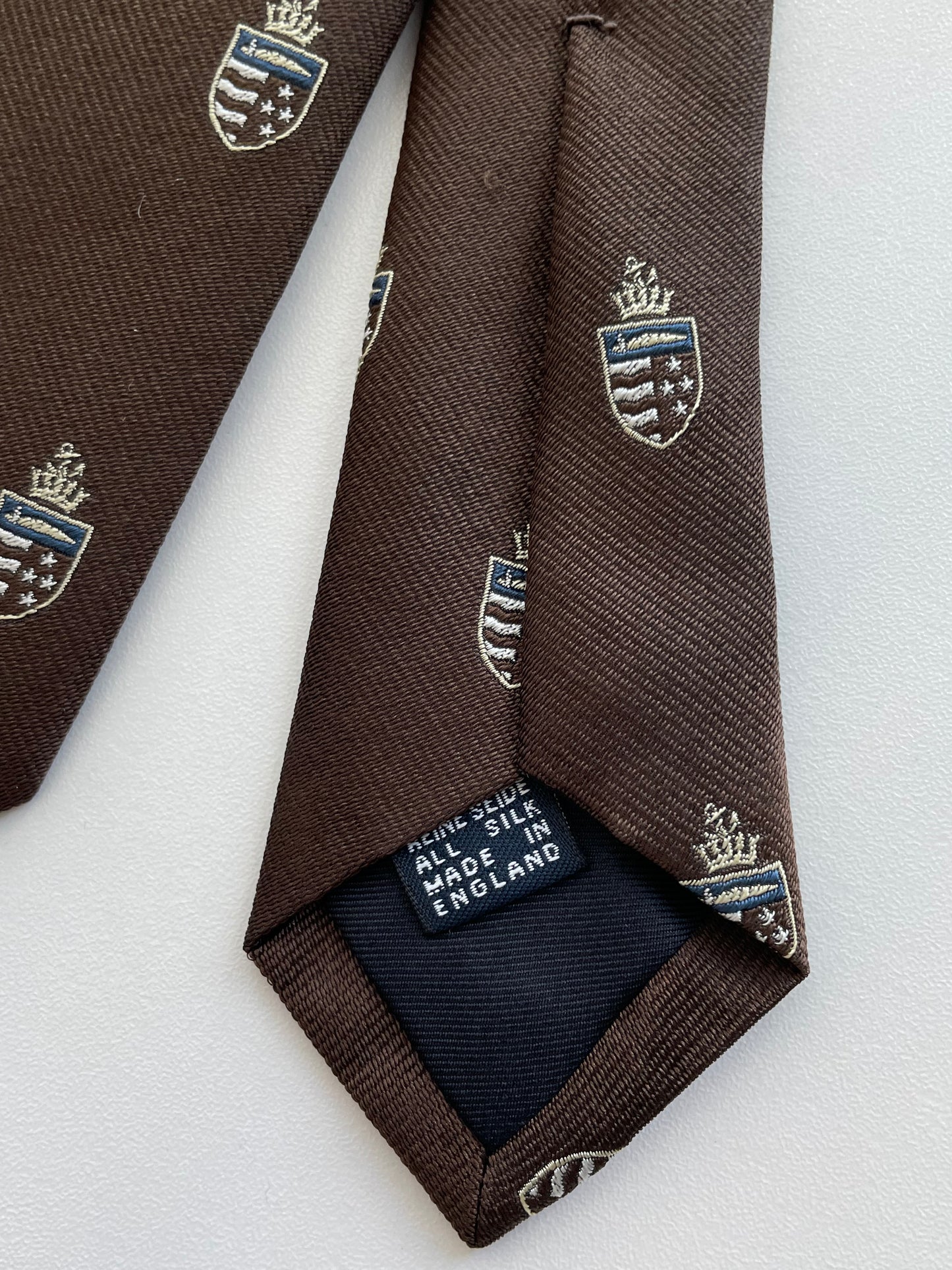 Drakes Salcombe Heraldic Silk Tie – Crowned Emblem in Chocolate Brown