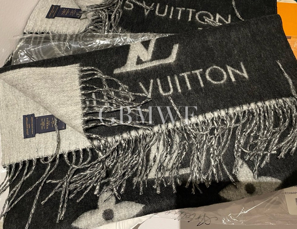 Louis Vuitton Reykjavik Scarf - M71040