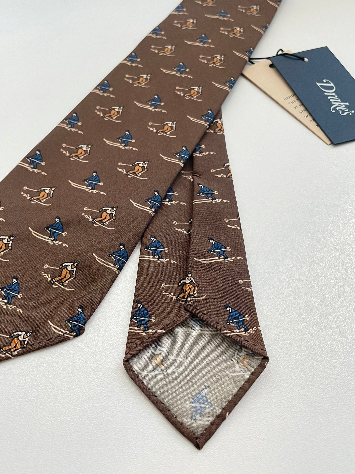 Limited Drakes Brown Hand-rolled Edge Silk Tie With Tag with Skiing Motif Sports Collection