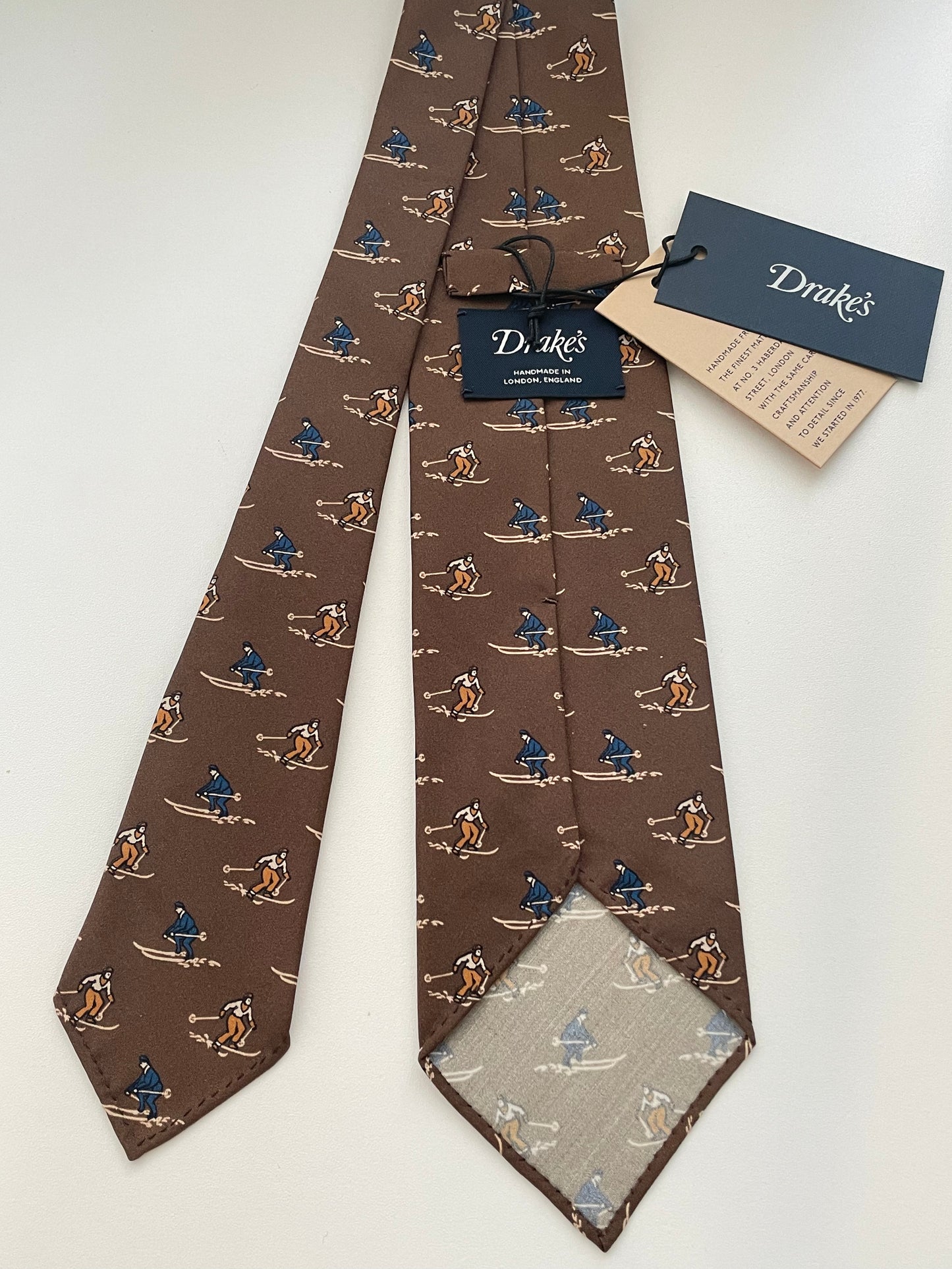 Limited Drakes Brown Hand-rolled Edge Silk Tie With Tag with Skiing Motif Sports Collection