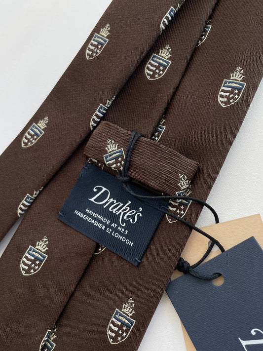 Drakes Salcombe Heraldic Silk Tie – Crowned Emblem in Chocolate Brown