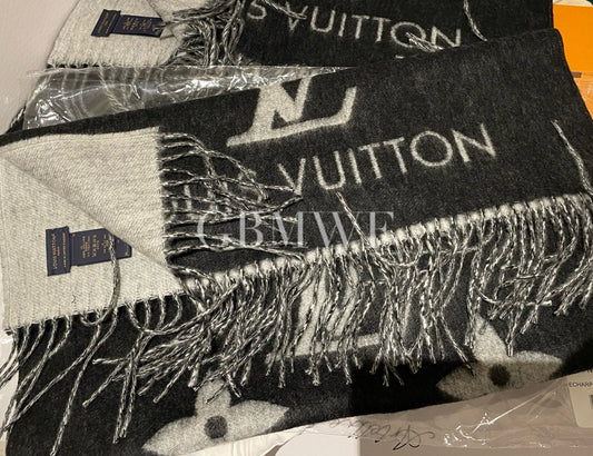 Louis Vuitton Reykjavik Scarf - M71040