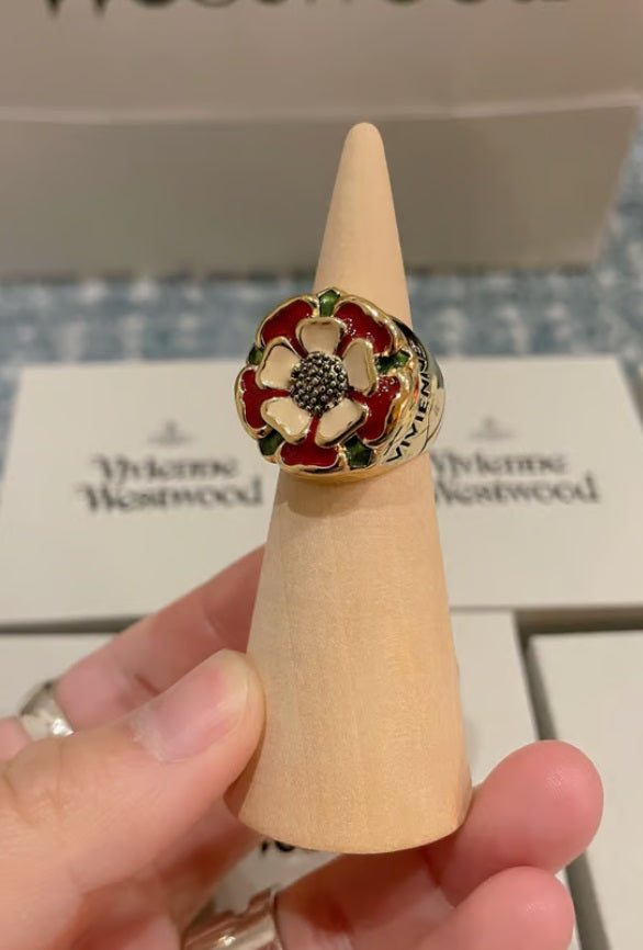 Vivienne Westwood Tudor Rose Ring Limited Edition （Gold）